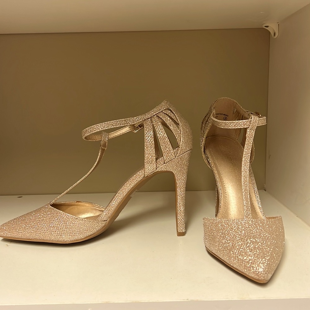 Dream Pairs size 9 golden tan heals